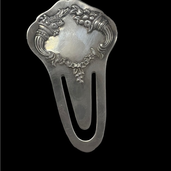 VINTAGE REED & BARTON STERLING SILVER FRUIT/CORNUCOPIA BOOK MARK - Picture 2 of 6